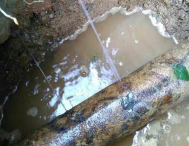 成武楼顶渗水维修公司分享下地暖漏水的原因及检测方法。